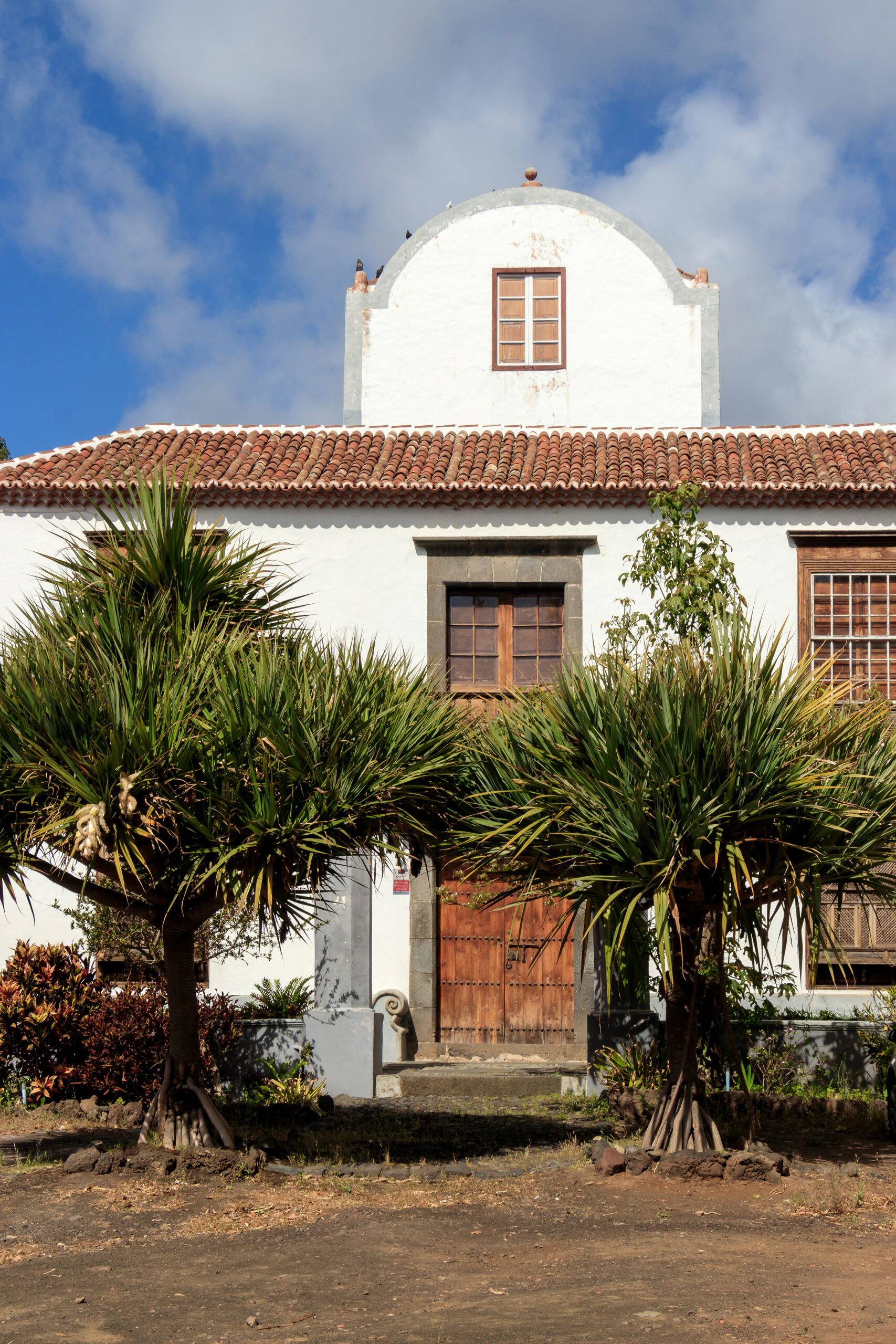 A striking example of Canarian colonial architecture in Los Llanos de Aridane, featuring the distinctive whitewashed walls and dome characteristic of the region.