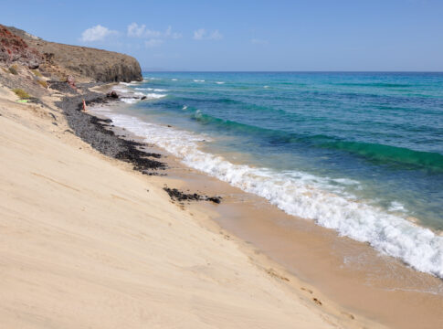 Mal Nombre Beach