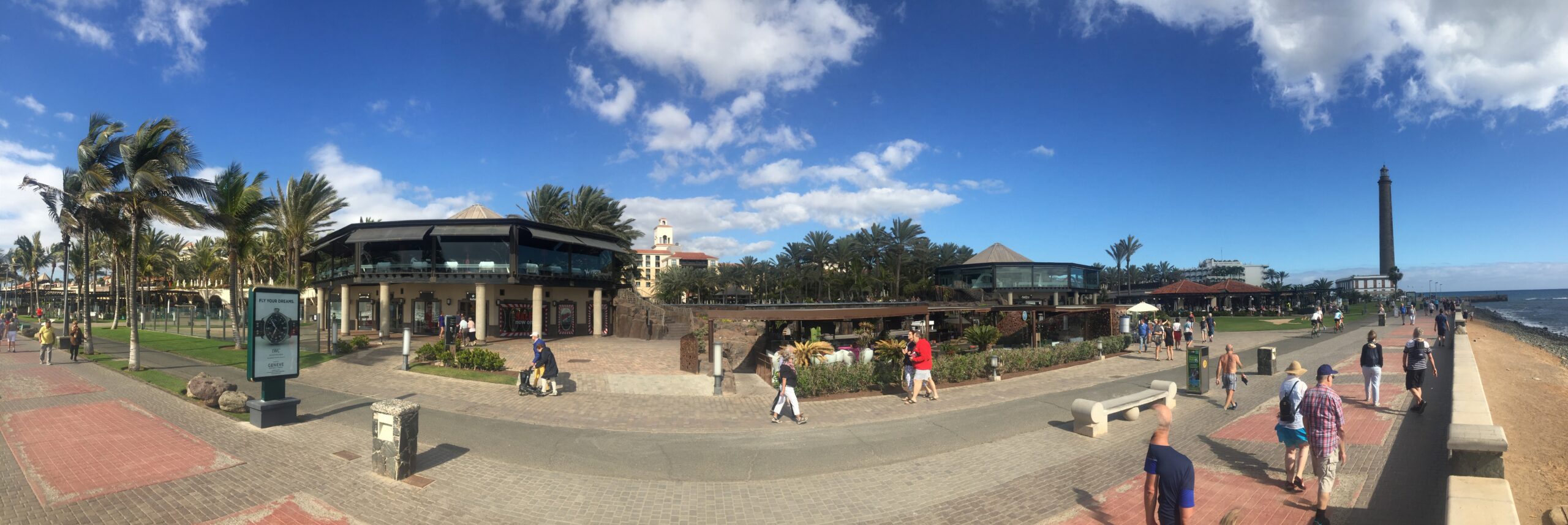 Boulevard El Faro marks the eastern end of the Meloneras Promenade, where the route meets the lighthouse and dune system.