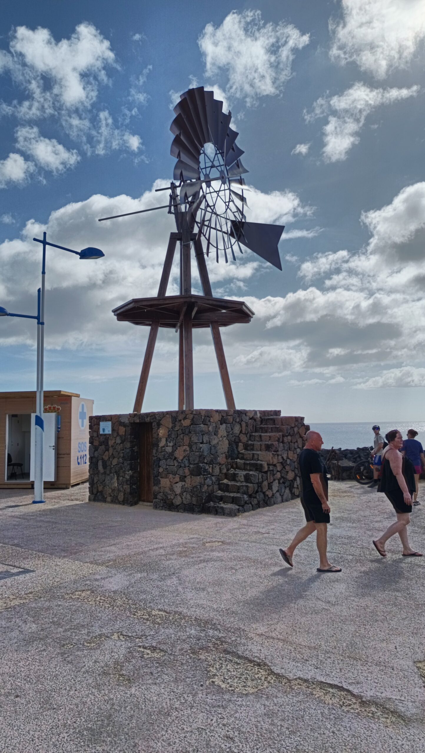 Větrný mlýn, pláž "Playa del Jablillo", Costa Tegiuse, ostrov Lanzarote, Kanárské ostrovy, Španělsko 2026