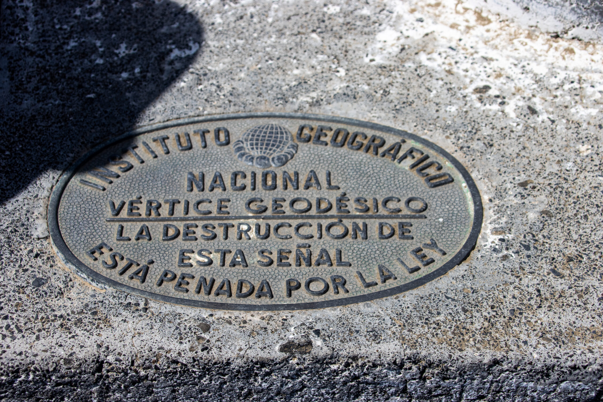 A geodetic survey marker at Volcán San Antonio marks this volcanic landmark on La Palma.